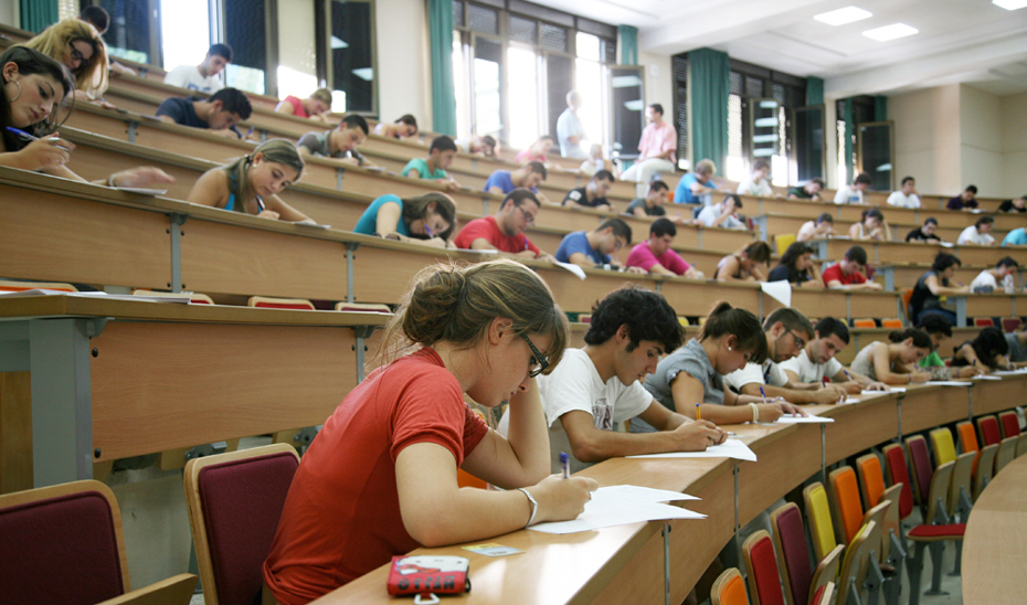 Foto: Junta de Andalucía. El 92,66% de los estudiantes que se matricularon el pasado año en la PEvAU de junio de 2017 aprobó.