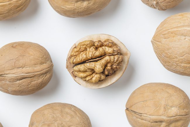 10 alimentos clave para un estudiante 7 Nueces